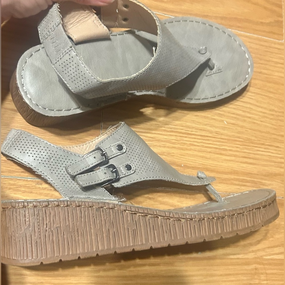 Ladies 8.5 blue Gray Perforated Women's thong wedge Sandals - Picture 3 of 7